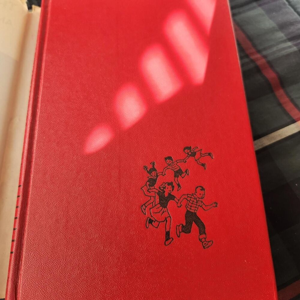 Hollister-co multi Books